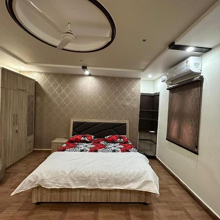 Sunrays - Unique 3Bhk In The Heart Of The City Gwalior Ngoại thất bức ảnh